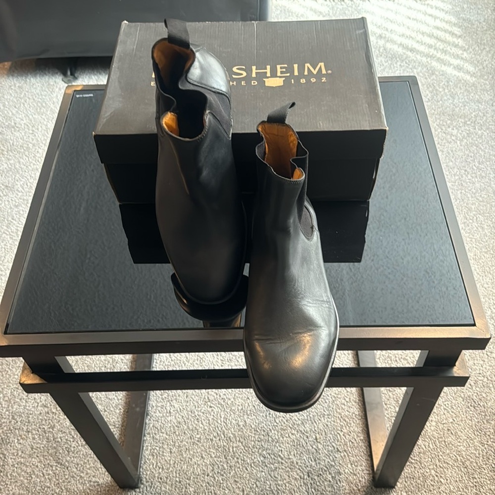 Florsheim boots size 9